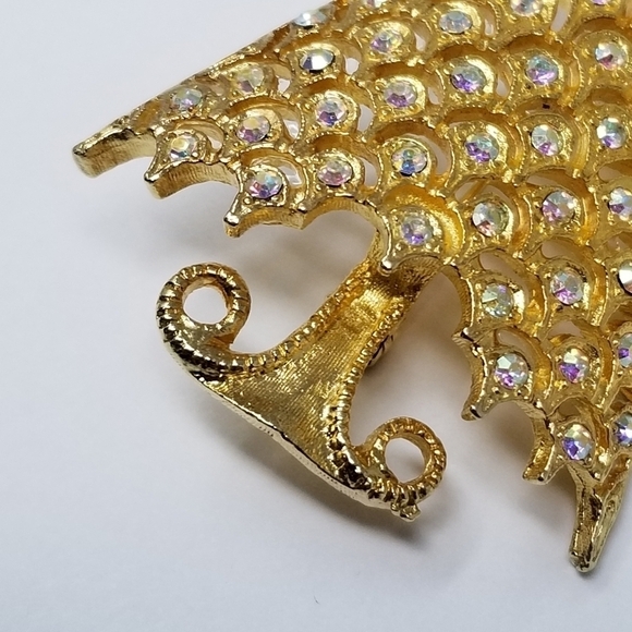 Vtg NYLU Christmas Tree Pin Brooch Rhinestones Aurora Borealis Large Goldtone - Picture 3 of 8